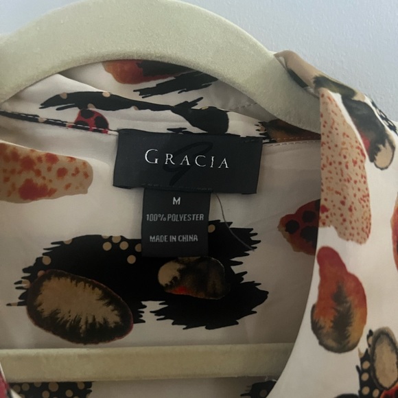 Beautiful, silky blouse - Picture 3 of 3